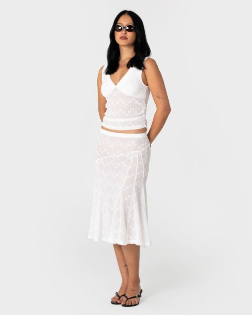 Roma Low V Lace Top