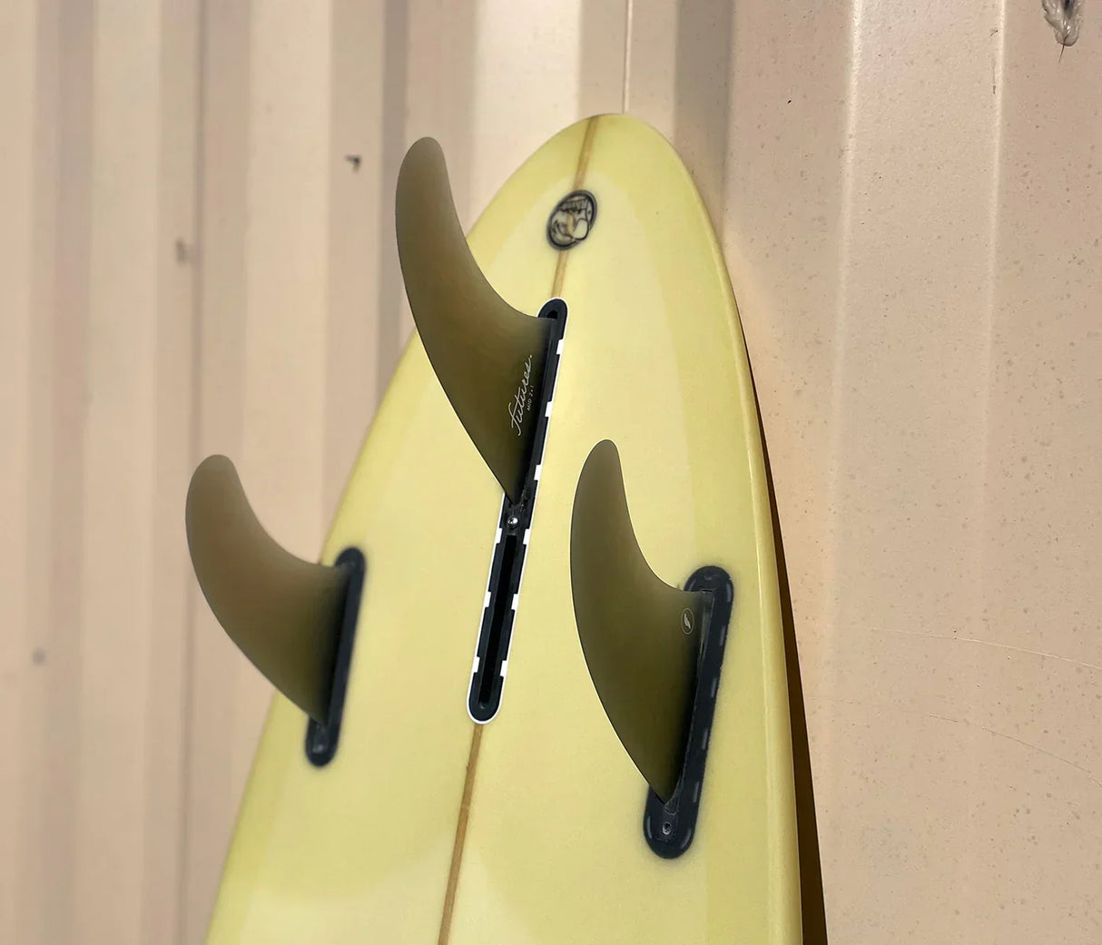 Futures_product_hero_image_mid_2_1_surfboard_fins-002_1800x1800_12d6b4e7-9350-4b32-b4af-1a0dcca23ad1 - Beachin Surf
