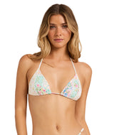 UBJX300748_MUL_Secondary_High_Res - Beachin Surf