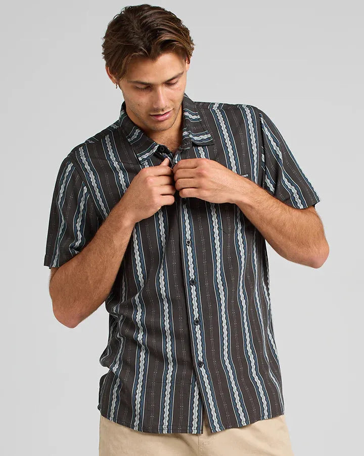 High Hooks | Woven Shirt - Beachin Surf