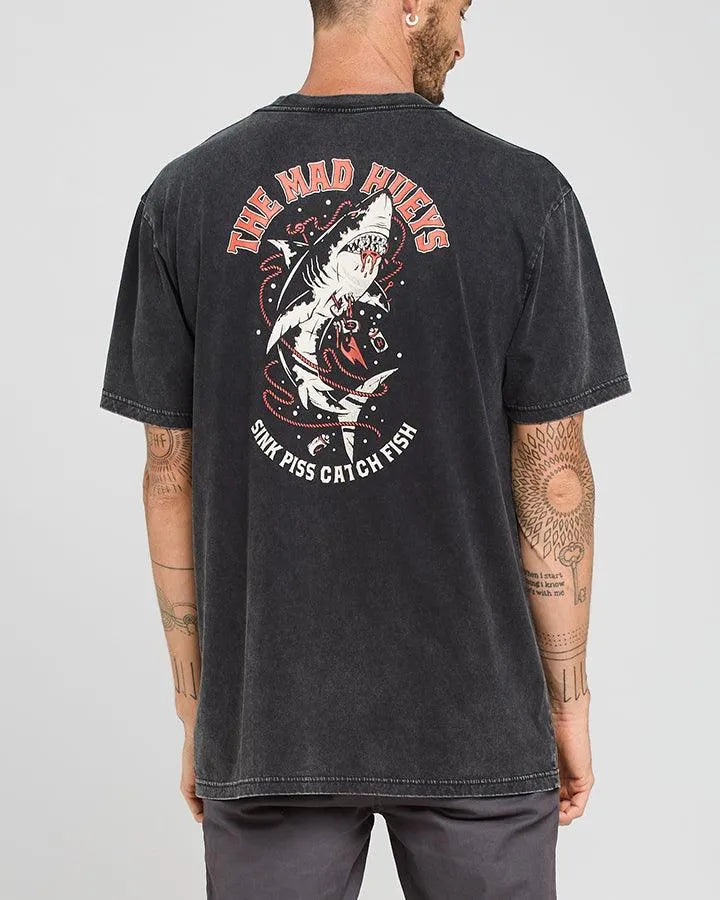 SKEWERED SHARK | SS TEE - Beachin Surf