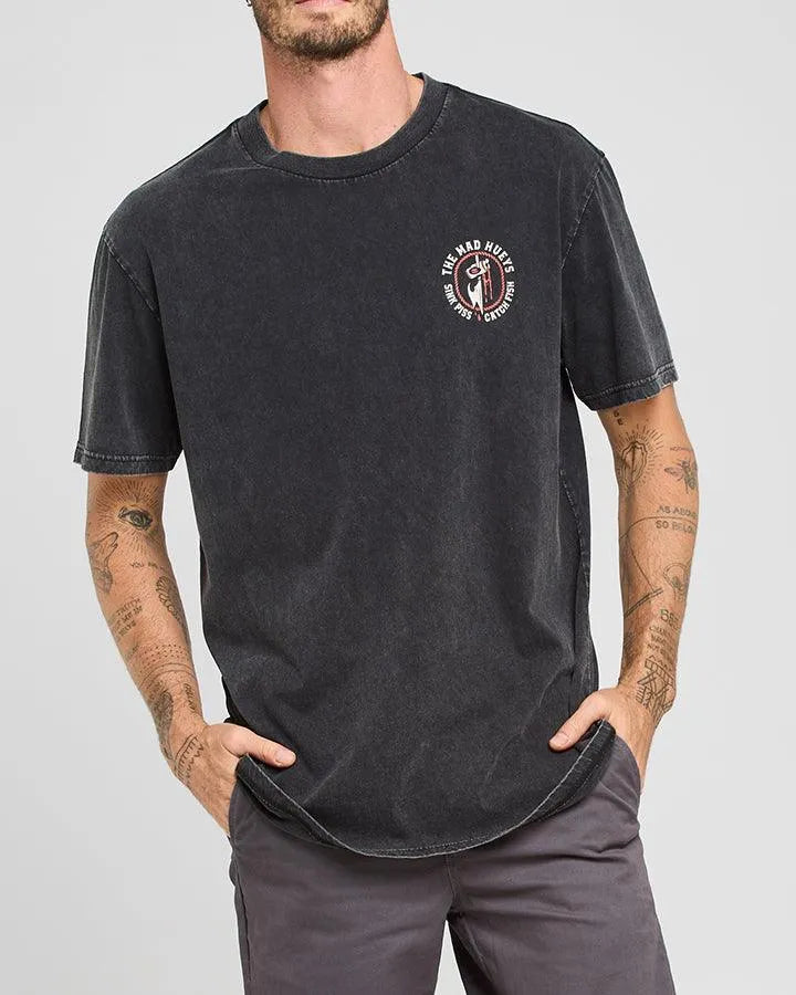 SKEWERED SHARK | SS TEE - Beachin Surf