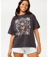 UTOPIAN DREAMS HERITAGE TEE - Beachin Surf