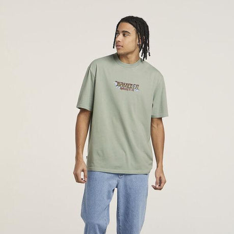 NO MANS LAND TEE | WRANGLER | Beachin Surf